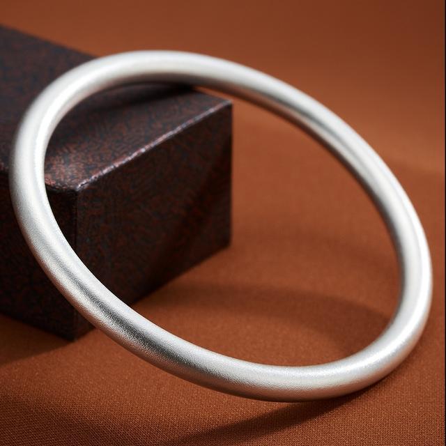 手镯选翡翠还是和田,翡翠和田手镯-第2张图片-翡翠网 手镯选翡翠还是和田,翡翠和田手镯-第2张图片-翡翠网