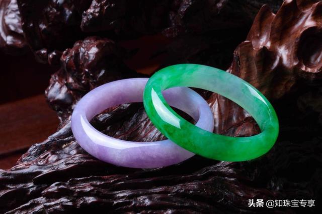 黄金黄翡翠镯子图片及价格黄翡翠镯子的价格-第1张图片-翡翠网 黄金黄翡翠镯子图片及价格黄翡翠镯子的价格-第1张图片-翡翠网