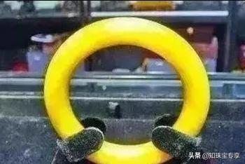 黄金黄翡翠镯子图片及价格黄翡翠镯子的价格-第3张图片-翡翠网 黄金黄翡翠镯子图片及价格黄翡翠镯子的价格-第3张图片-翡翠网