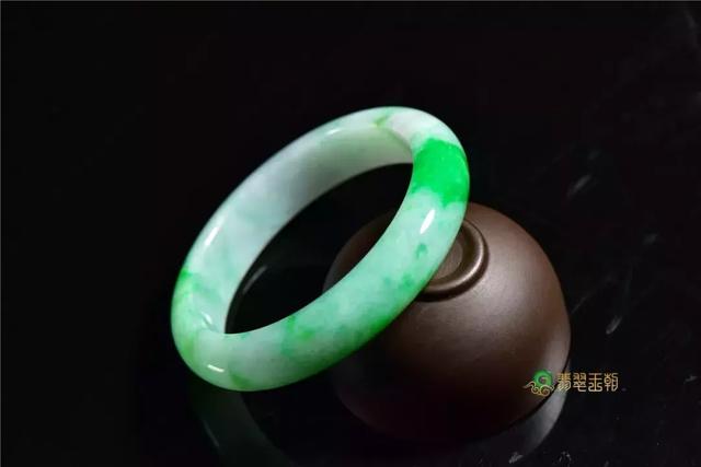 翡翠三彩手镯拍卖价格紫罗兰三彩翡翠手镯价格图片-第8张图片-翡翠网 翡翠三彩手镯拍卖价格紫罗兰三彩翡翠手镯价格图片-第8张图片-翡翠网