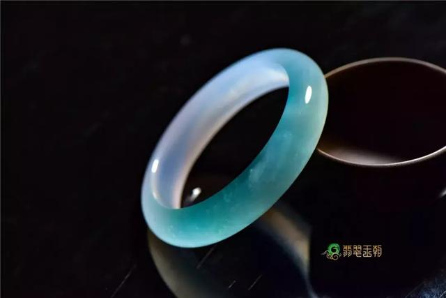 翡翠三彩手镯拍卖价格紫罗兰三彩翡翠手镯价格图片-第14张图片-翡翠网 翡翠三彩手镯拍卖价格紫罗兰三彩翡翠手镯价格图片-第14张图片-翡翠网