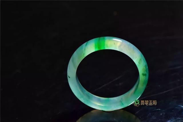 翡翠三彩手镯拍卖价格紫罗兰三彩翡翠手镯价格图片-第17张图片-翡翠网 翡翠三彩手镯拍卖价格紫罗兰三彩翡翠手镯价格图片-第17张图片-翡翠网