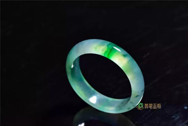 翡翠三彩手镯拍卖价格紫罗兰三彩翡翠手镯价格图片-第18张图片-翡翠网 翡翠三彩手镯拍卖价格紫罗兰三彩翡翠手镯价格图片-第18张图片-翡翠网