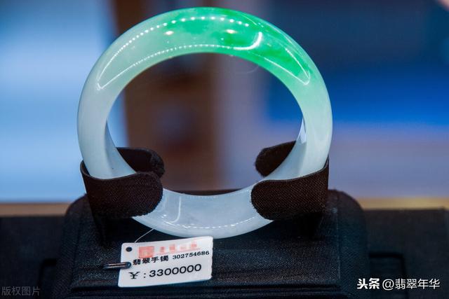 翡翠手镯怎么介绍怎么表述翡翠手镯的语言-第6张图片-翡翠网 翡翠手镯怎么介绍怎么表述翡翠手镯的语言-第6张图片-翡翠网