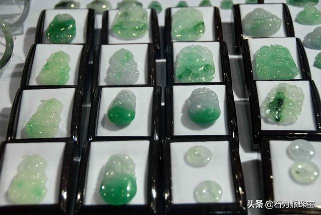 芙蓉翡翠手镯的价格是多少的简单介绍-第1张图片-翡翠网