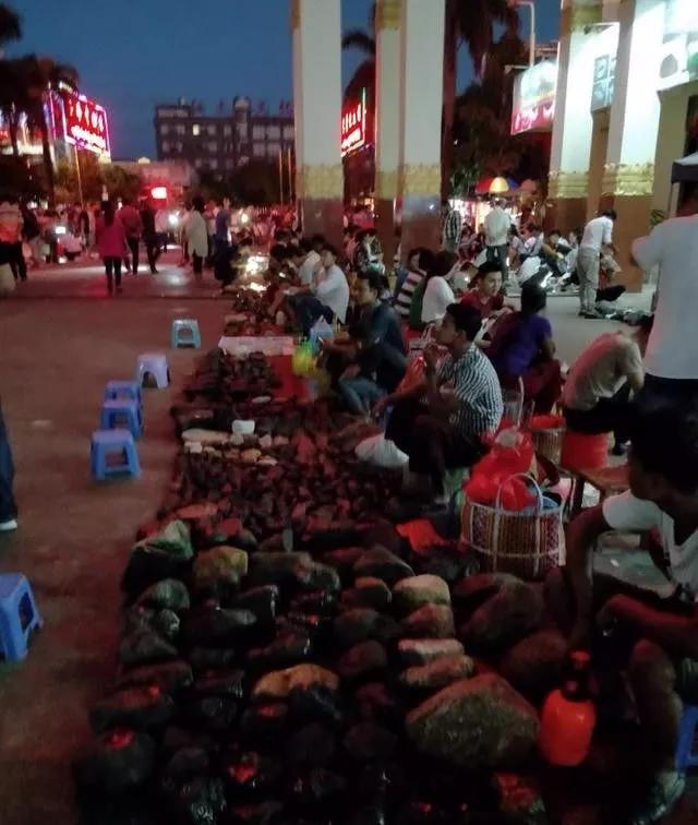 宝马翡翠原石效果图,白盐沙翡翠原石外形效果图-第6张图片-翡翠网 宝马翡翠原石效果图,白盐沙翡翠原石外形效果图-第6张图片-翡翠网