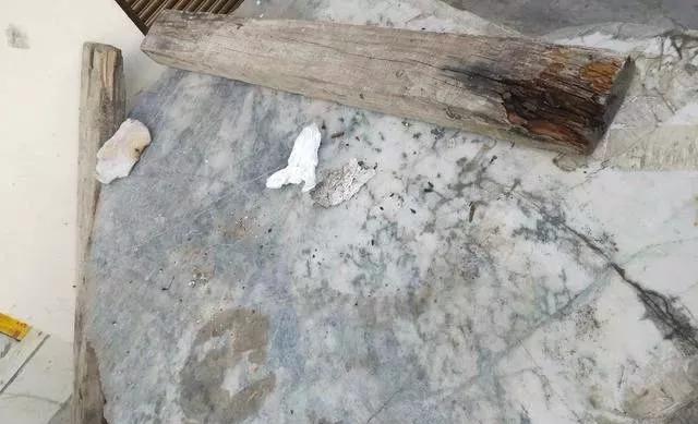 宝马翡翠原石效果图,白盐沙翡翠原石外形效果图-第7张图片-翡翠网 宝马翡翠原石效果图,白盐沙翡翠原石外形效果图-第7张图片-翡翠网