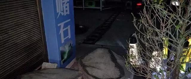 宝马翡翠原石效果图,白盐沙翡翠原石外形效果图-第9张图片-翡翠网 宝马翡翠原石效果图,白盐沙翡翠原石外形效果图-第9张图片-翡翠网