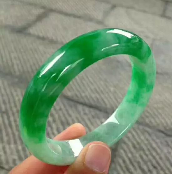 飘花翡翠手镯价格飘花翡翠手镯图片及价格-第2张图片-翡翠网