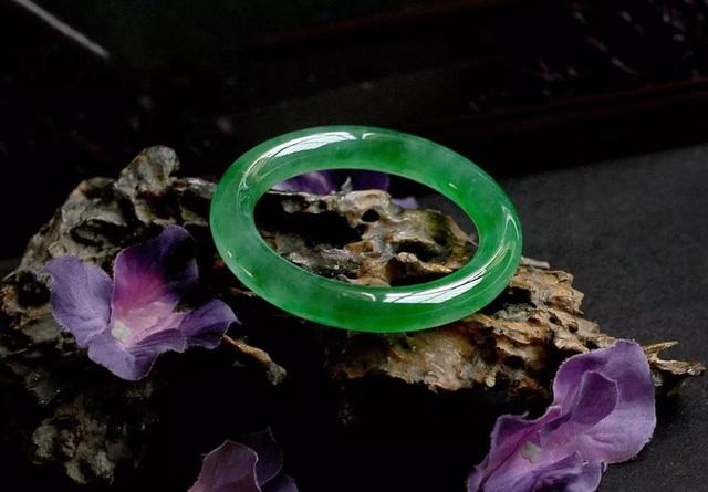 包含油青飘花翡翠手镯价格的词条-第1张图片-翡翠网 包含油青飘花翡翠手镯价格的词条-第1张图片-翡翠网