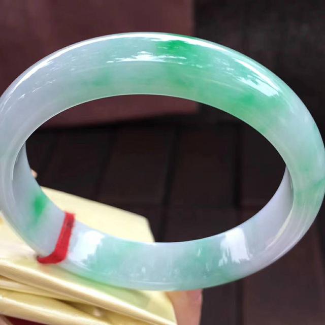 包含油青飘花翡翠手镯价格的词条-第2张图片-翡翠网 包含油青飘花翡翠手镯价格的词条-第2张图片-翡翠网