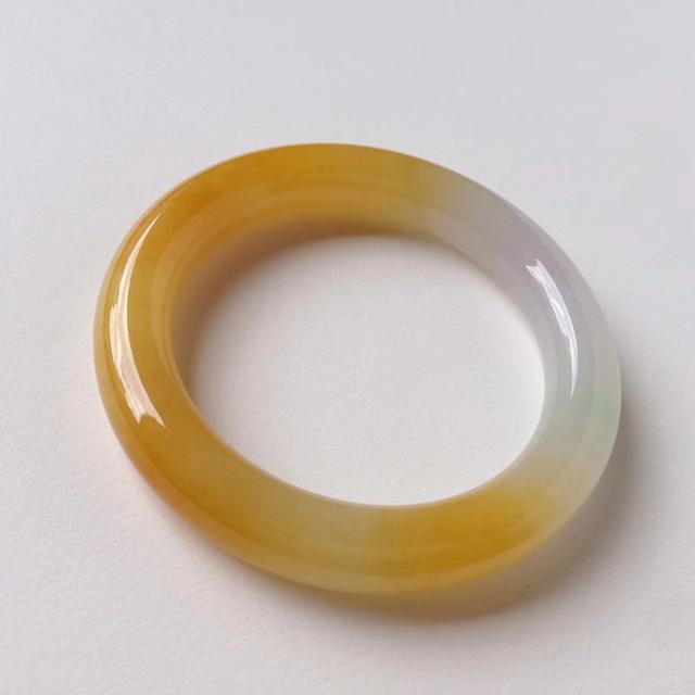 翡翠手镯表面有点磨花怎么办,翡翠手镯表-第4张图片-翡翠网 翡翠手镯表面有点磨花怎么办,翡翠手镯表-第4张图片-翡翠网