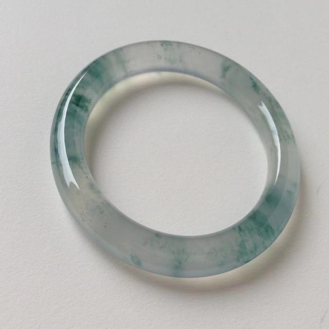 翡翠手镯表面有点磨花怎么办,翡翠手镯表-第6张图片-翡翠网 翡翠手镯表面有点磨花怎么办,翡翠手镯表-第6张图片-翡翠网