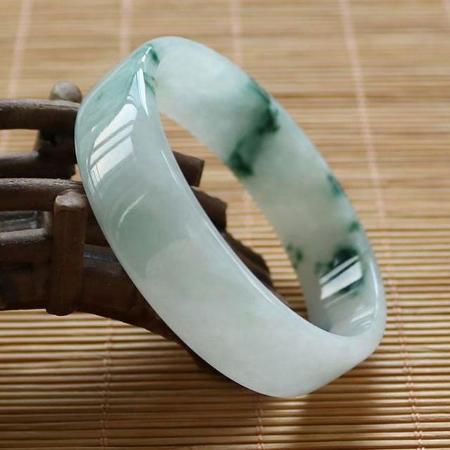 翡翠手镯表面有点磨花怎么办,翡翠手镯表-第7张图片-翡翠网 翡翠手镯表面有点磨花怎么办,翡翠手镯表-第7张图片-翡翠网