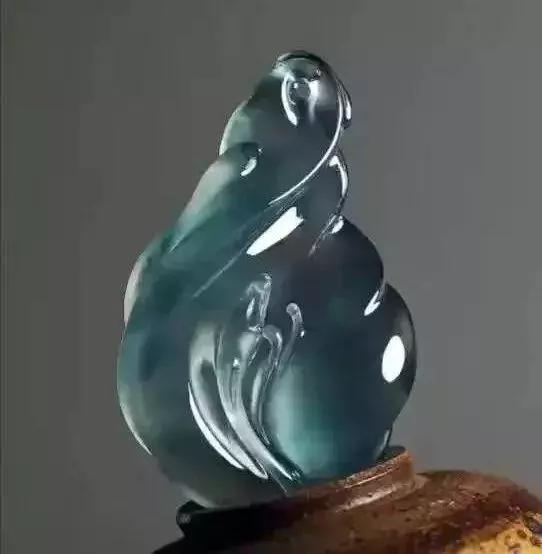 翡翠手镯戴哪个手比较好,随形翡翠手镯-第2张图片-翡翠网 翡翠手镯戴哪个手比较好,随形翡翠手镯-第2张图片-翡翠网