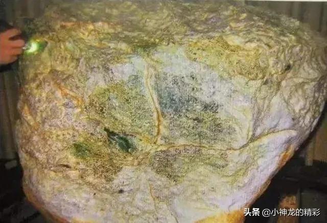 南宁20亿的翡翠原石的简单介绍-第1张图片-翡翠网 南宁20亿的翡翠原石的简单介绍-第1张图片-翡翠网