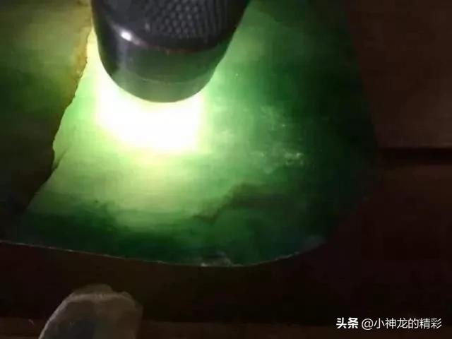 南宁20亿的翡翠原石的简单介绍-第3张图片-翡翠网 南宁20亿的翡翠原石的简单介绍-第3张图片-翡翠网