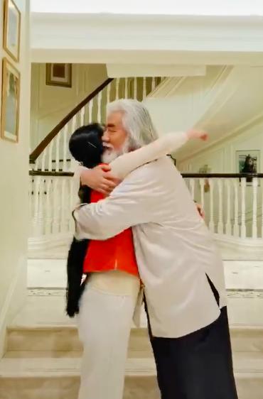 女人戴翡翠手镯左手还是右手好,女人戴翡翠手镯的图片-第14张图片-翡翠网 女人戴翡翠手镯左手还是右手好,女人戴翡翠手镯的图片-第14张图片-翡翠网