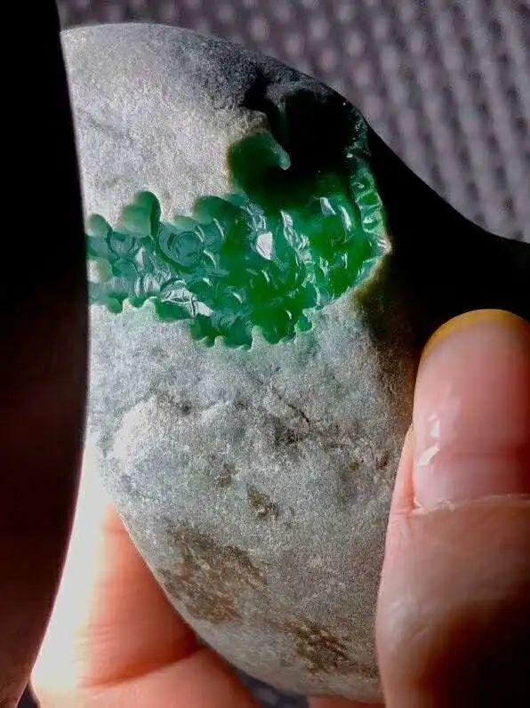 380克翡翠原石图片的简单介绍-第2张图片-翡翠网 380克翡翠原石图片的简单介绍-第2张图片-翡翠网