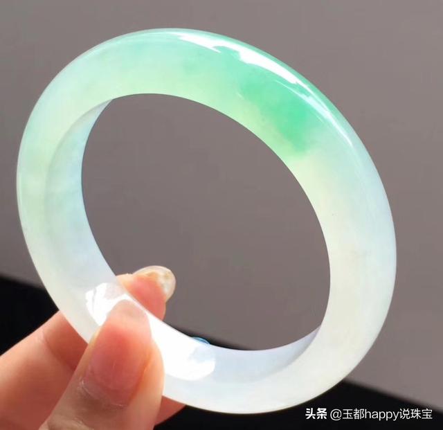 翡翠手镯怎么保养会越来越亮,怎么保养翡翠手镯-第4张图片-翡翠网 翡翠手镯怎么保养会越来越亮,怎么保养翡翠手镯-第4张图片-翡翠网