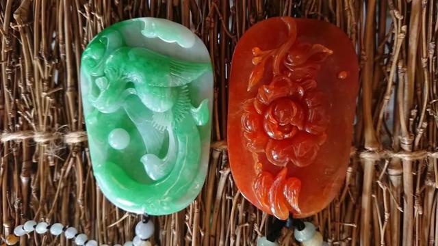 乌鸡翡翠手镯的功效与作用红翡翠手镯的功效-第3张图片-翡翠网 乌鸡翡翠手镯的功效与作用红翡翠手镯的功效-第3张图片-翡翠网