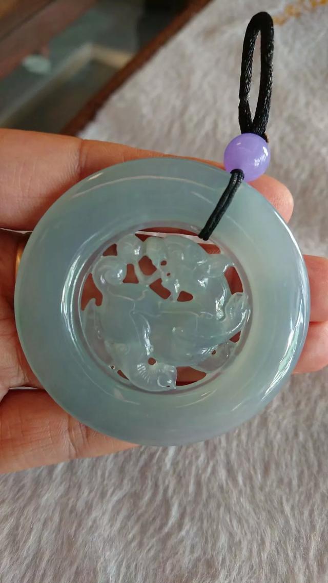 乌鸡翡翠手镯的功效与作用红翡翠手镯的功效-第4张图片-翡翠网 乌鸡翡翠手镯的功效与作用红翡翠手镯的功效-第4张图片-翡翠网