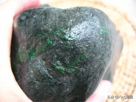 翡翠原石色料怎么看翡翠怎么看原石的好坏-第2张图片-翡翠网 翡翠原石色料怎么看翡翠怎么看原石的好坏-第2张图片-翡翠网