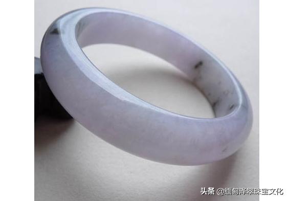 翡翠手镯有裂纹是不是就不值钱了翡翠手镯有裂缝-第3张图片-翡翠网 翡翠手镯有裂纹是不是就不值钱了翡翠手镯有裂缝-第3张图片-翡翠网