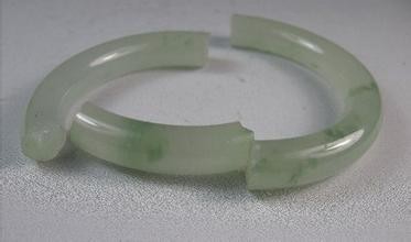 翡翠手镯抛光多少钱,翡翠手镯多钱-第1张图片-翡翠网 翡翠手镯抛光多少钱,翡翠手镯多钱-第1张图片-翡翠网