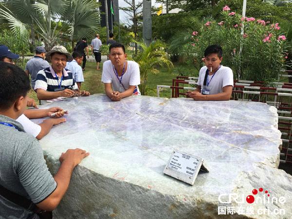 国内翡翠原石公盘翡翠原石交易会公盘吗-第4张图片-翡翠网 国内翡翠原石公盘翡翠原石交易会公盘吗-第4张图片-翡翠网