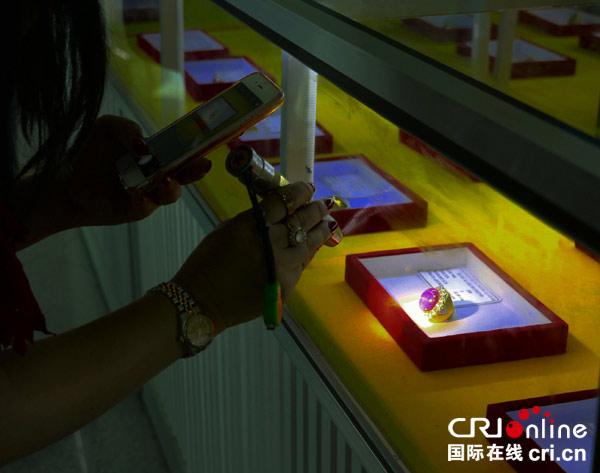 国内翡翠原石公盘翡翠原石交易会公盘吗-第5张图片-翡翠网 国内翡翠原石公盘翡翠原石交易会公盘吗-第5张图片-翡翠网