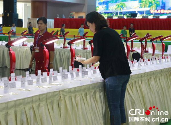 国内翡翠原石公盘翡翠原石交易会公盘吗-第7张图片-翡翠网 国内翡翠原石公盘翡翠原石交易会公盘吗-第7张图片-翡翠网