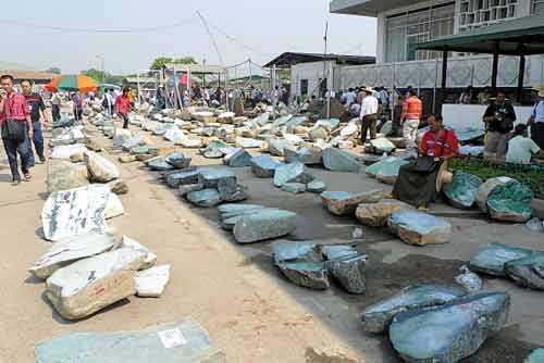 翡翠原石砖头料砖头料翡翠手镯-第1张图片-翡翠网 翡翠原石砖头料砖头料翡翠手镯-第1张图片-翡翠网