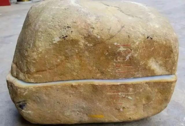 春底翡翠手镯春带彩翡翠手镯价值-第1张图片-翡翠网 春底翡翠手镯春带彩翡翠手镯价值-第1张图片-翡翠网