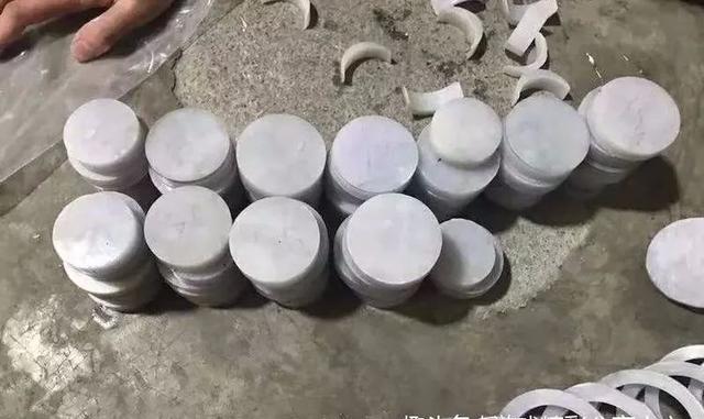 春底翡翠手镯春带彩翡翠手镯价值-第8张图片-翡翠网 春底翡翠手镯春带彩翡翠手镯价值-第8张图片-翡翠网