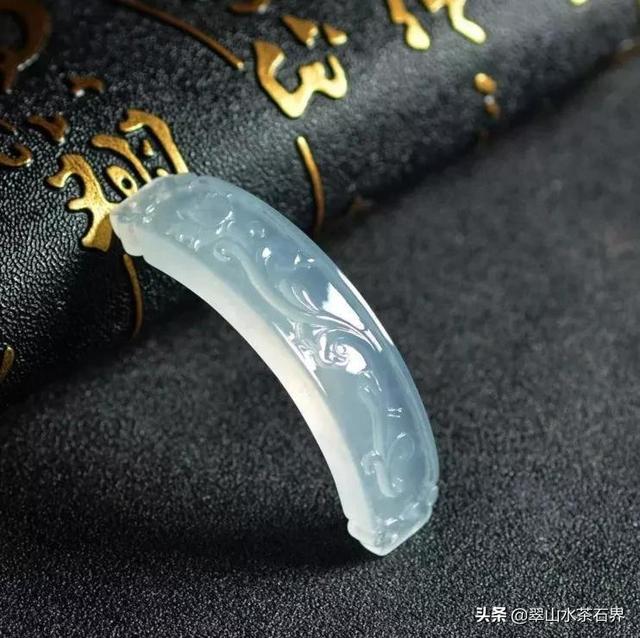 翡翠手镯下片一般多后翡翠手镯下片-第21张图片-翡翠网 翡翠手镯下片一般多后翡翠手镯下片-第21张图片-翡翠网