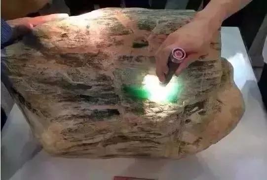 保定古玩市场有翡翠原石吗的简单介绍-第8张图片-翡翠网 保定古玩市场有翡翠原石吗的简单介绍-第8张图片-翡翠网