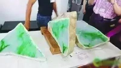 保定古玩市场有翡翠原石吗的简单介绍-第9张图片-翡翠网 保定古玩市场有翡翠原石吗的简单介绍-第9张图片-翡翠网