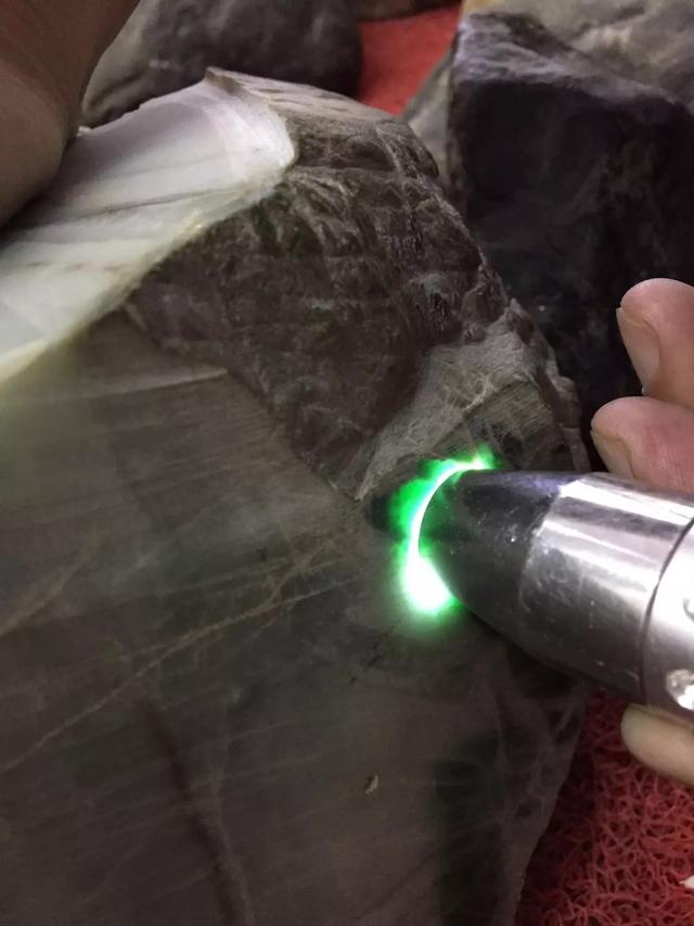 保定古玩市场有翡翠原石吗的简单介绍-第13张图片-翡翠网 保定古玩市场有翡翠原石吗的简单介绍-第13张图片-翡翠网