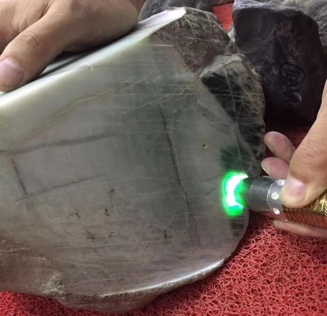 保定古玩市场有翡翠原石吗的简单介绍-第14张图片-翡翠网 保定古玩市场有翡翠原石吗的简单介绍-第14张图片-翡翠网