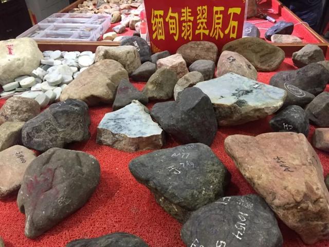 保定古玩市场有翡翠原石吗的简单介绍-第16张图片-翡翠网 保定古玩市场有翡翠原石吗的简单介绍-第16张图片-翡翠网