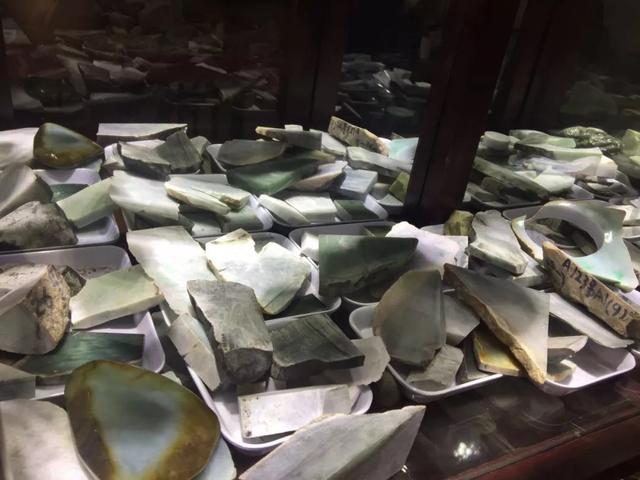 保定古玩市场有翡翠原石吗的简单介绍-第20张图片-翡翠网 保定古玩市场有翡翠原石吗的简单介绍-第20张图片-翡翠网