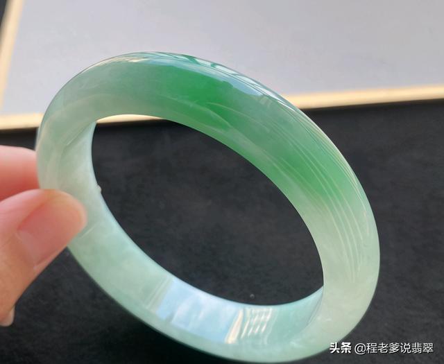 绿黄翡翠手镯价格,黄翡翠手镯的价格-第3张图片-翡翠网 绿黄翡翠手镯价格,黄翡翠手镯的价格-第3张图片-翡翠网