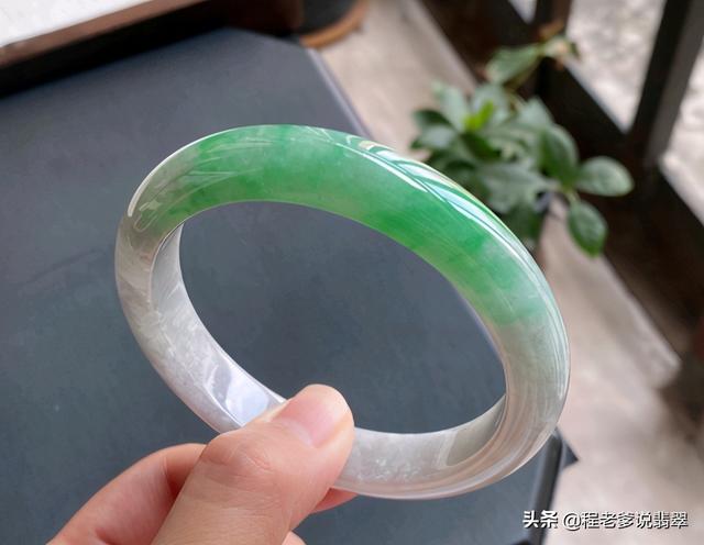 绿黄翡翠手镯价格,黄翡翠手镯的价格-第4张图片-翡翠网 绿黄翡翠手镯价格,黄翡翠手镯的价格-第4张图片-翡翠网