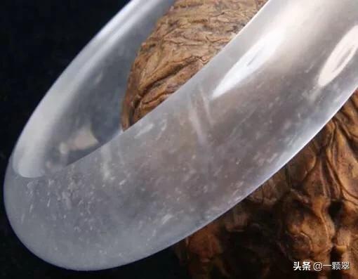 翡翠小知识传授翡翠手镯保养小知识-第1张图片-翡翠网 翡翠小知识传授翡翠手镯保养小知识-第1张图片-翡翠网