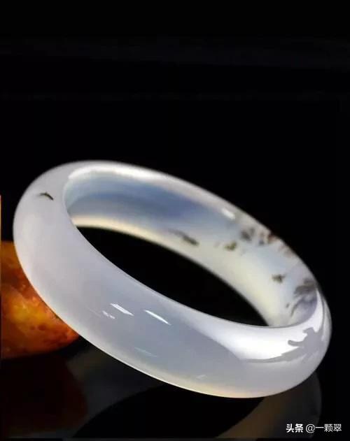 翡翠小知识传授翡翠手镯保养小知识-第8张图片-翡翠网 翡翠小知识传授翡翠手镯保养小知识-第8张图片-翡翠网