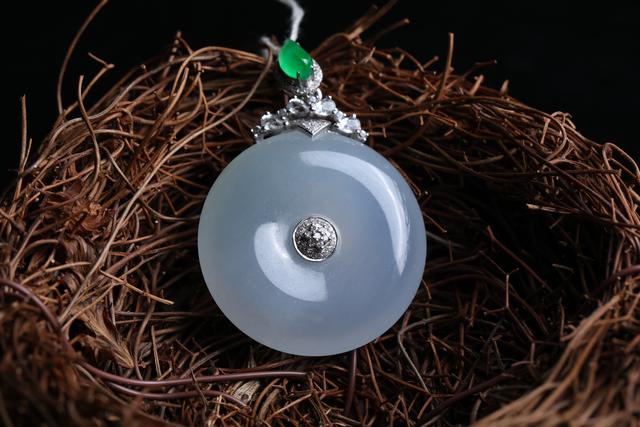 关于翡翠知识解答材料的信息-第1张图片-翡翠网 关于翡翠知识解答材料的信息-第1张图片-翡翠网