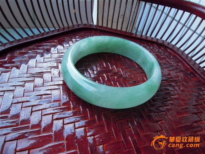 翡翠手镯鉴定费用多少,翡翠手镯鉴定交易-第2张图片-翡翠网 翡翠手镯鉴定费用多少,翡翠手镯鉴定交易-第2张图片-翡翠网