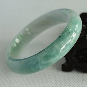 翡翠手镯表面有点磨损怎么办翡翠手镯表面会磨损吗-第2张图片-翡翠网 翡翠手镯表面有点磨损怎么办翡翠手镯表面会磨损吗-第2张图片-翡翠网