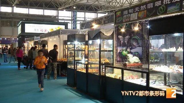 翡翠染色手镯,翡翠手镯染色的鉴别-第1张图片-翡翠网 翡翠染色手镯,翡翠手镯染色的鉴别-第1张图片-翡翠网